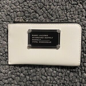 Marc Jacobs White Leather Zip Card Holder with Black Plaque